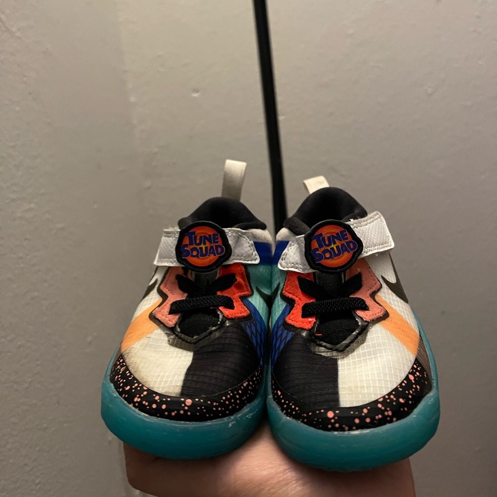 Looney Tunes Lebrons size 6c